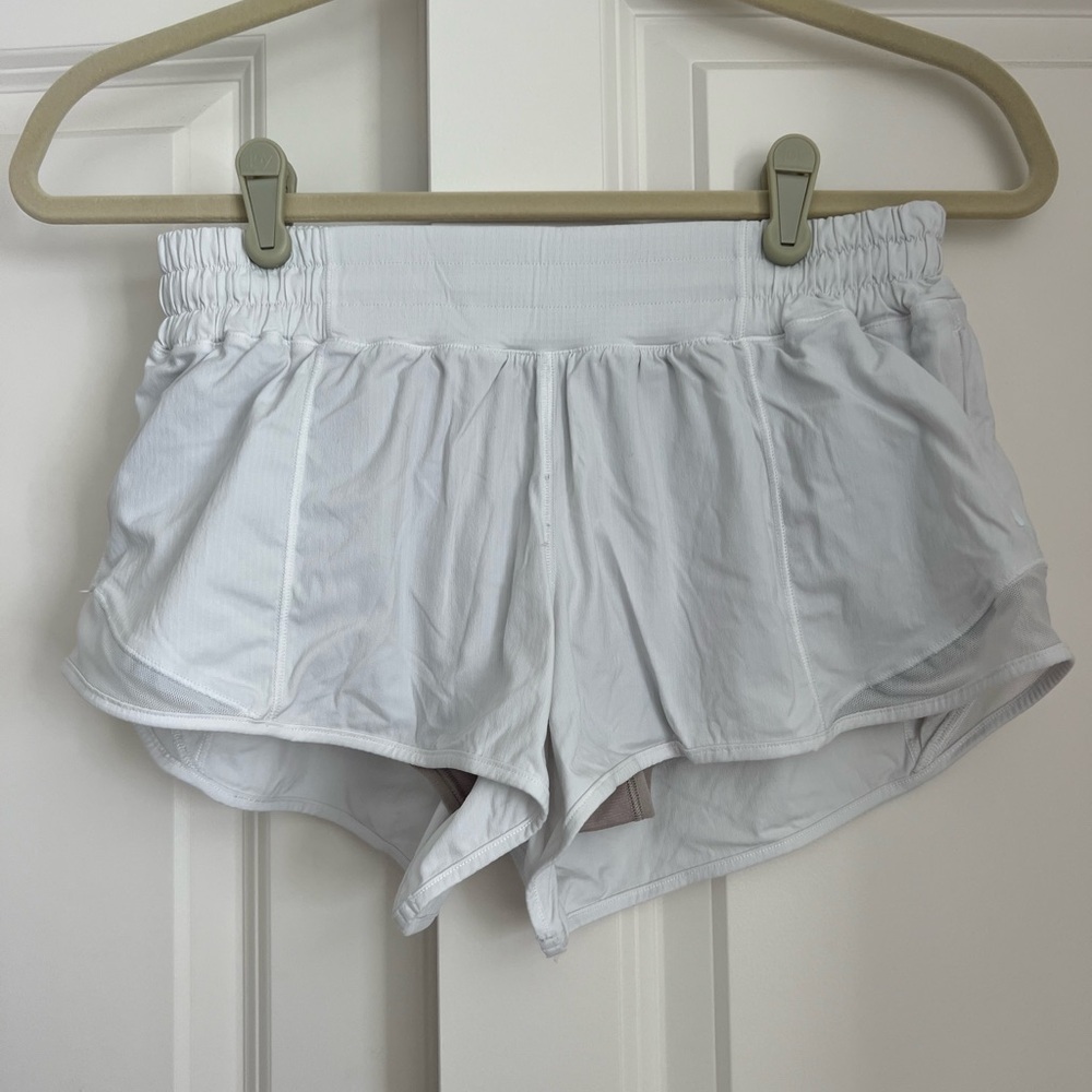 LuluLemon Hotty Hot 2.5” White Shorts
